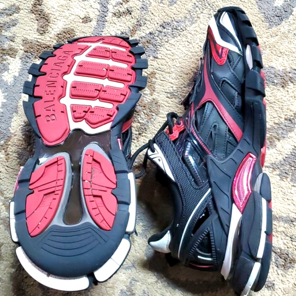 Balenciaga - Picture 8 of 9